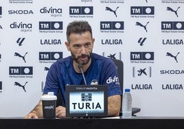 Corberán en rueda de prensa.