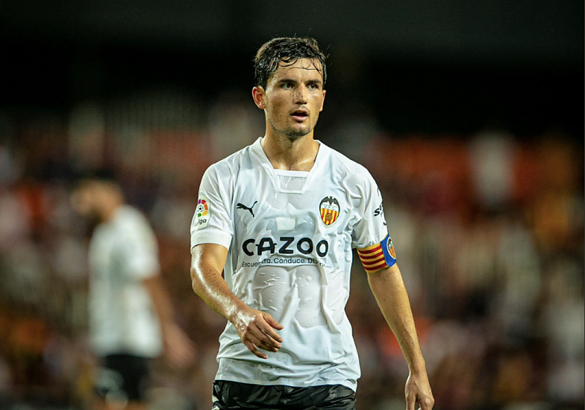 Guillamón como capitán del Valencia.
