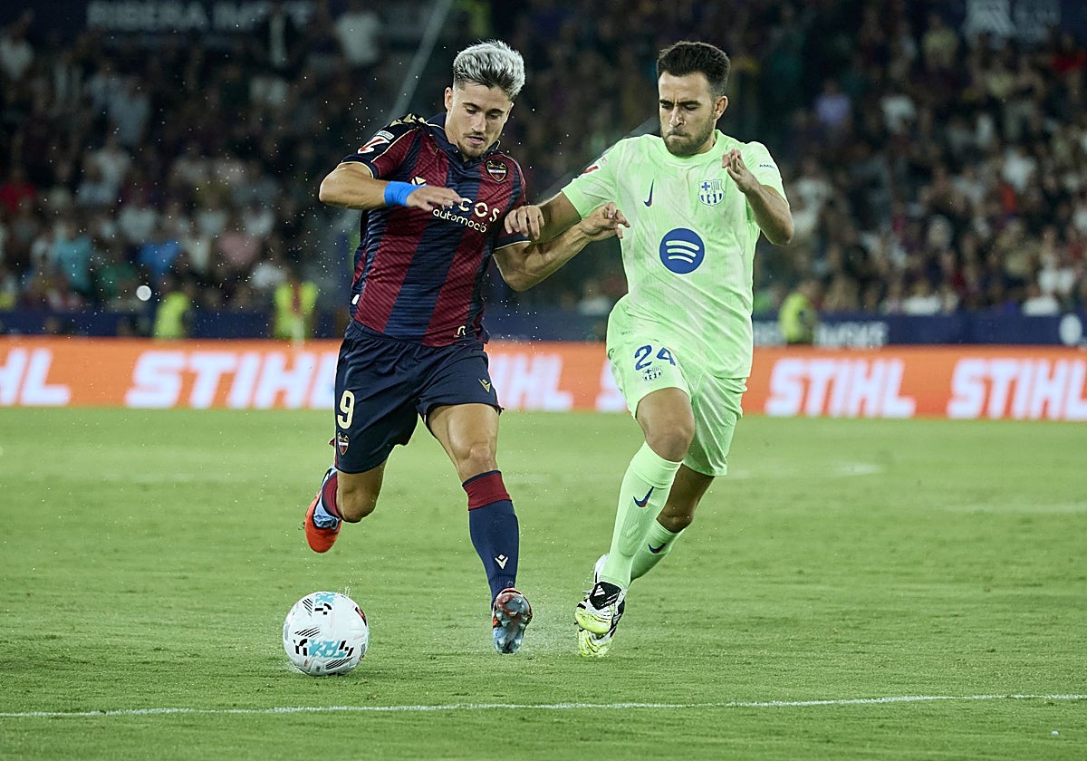 Iván Romero, ante Eric García.