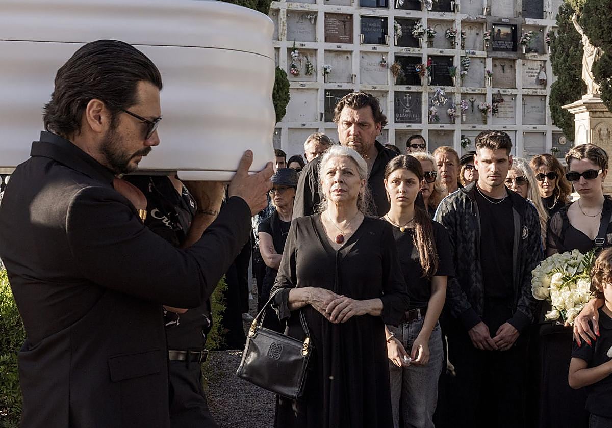 Un fotograma de 'Dos tumbas'.