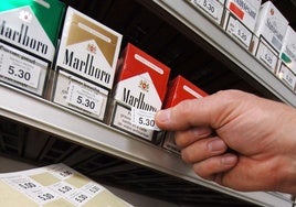 Cajetillas de tabaco en un estanco, en una imagen de archivo.