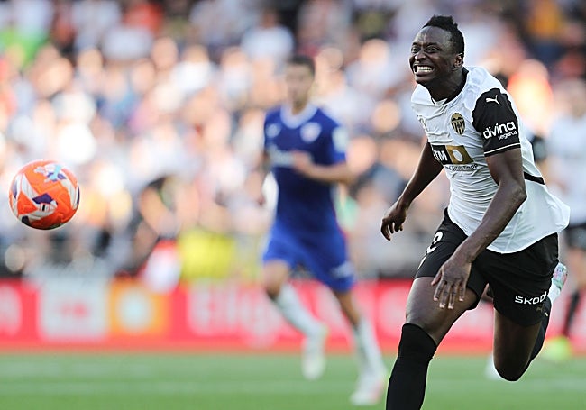 Umar Sadiq quiere jugar en el Valencia.