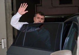 Ron Gourlay, a la salida de las oficinas del Valencia.
