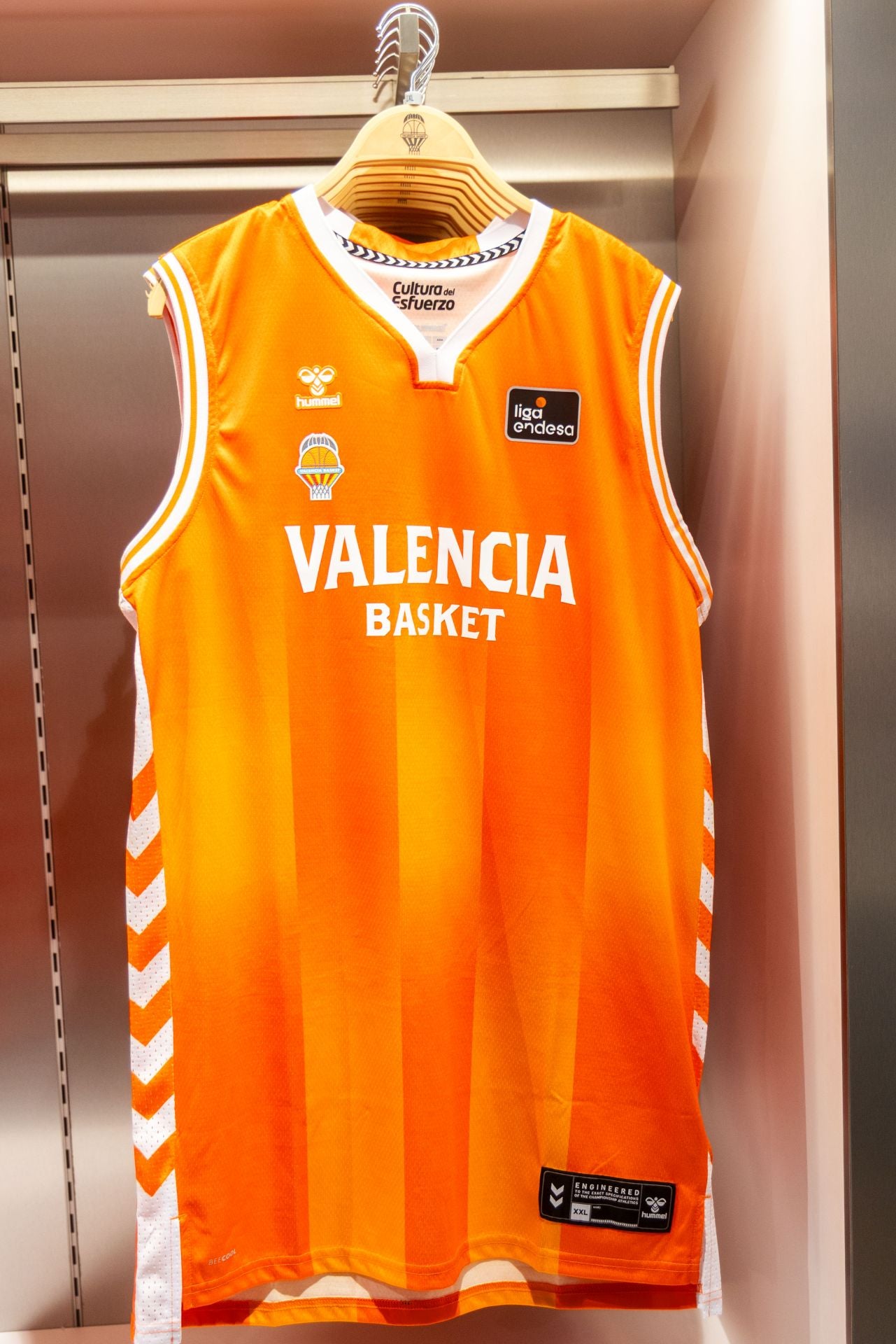El Valencia Basket estrena nueva tienda en el Roig Arena