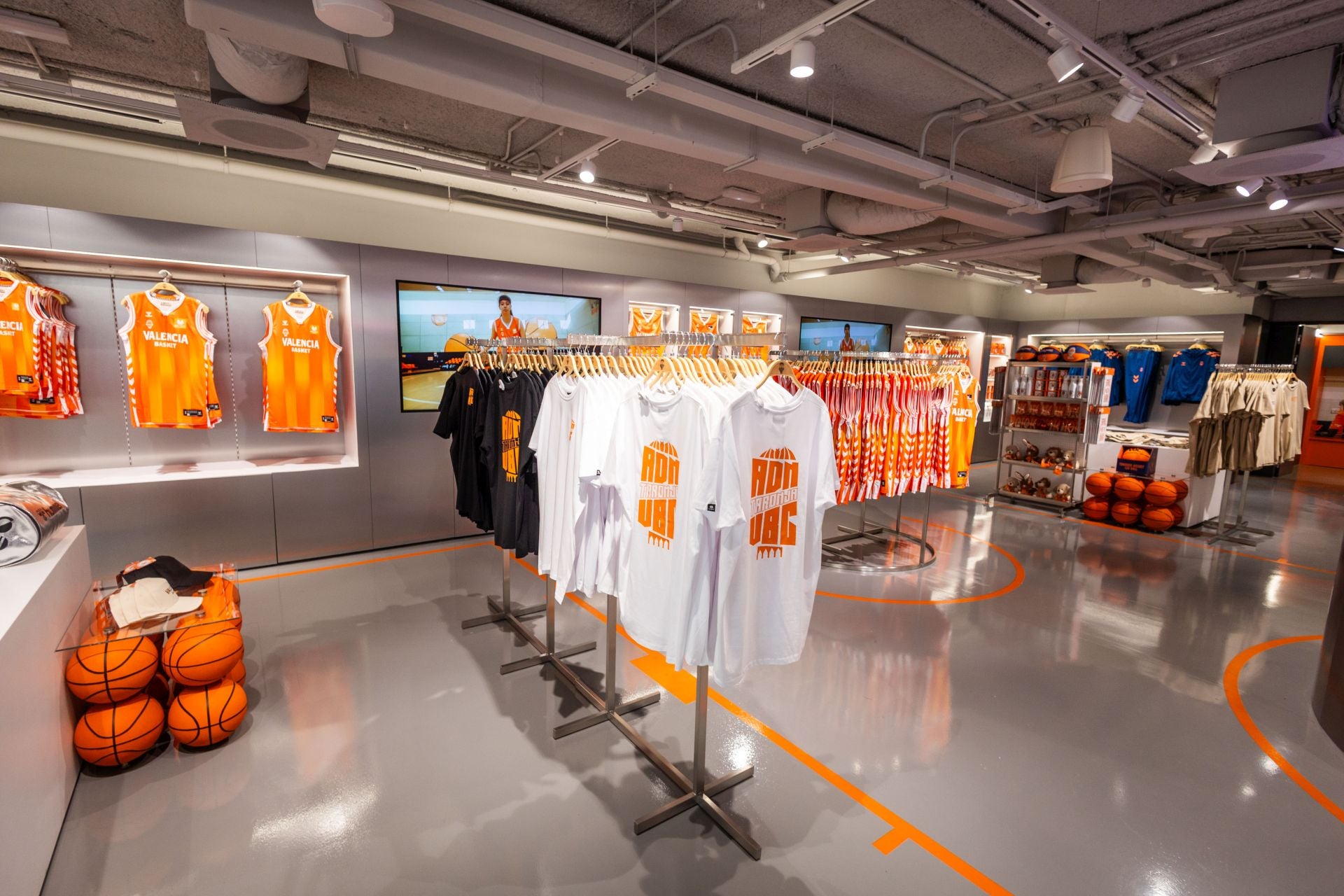 El Valencia Basket estrena nueva tienda en el Roig Arena