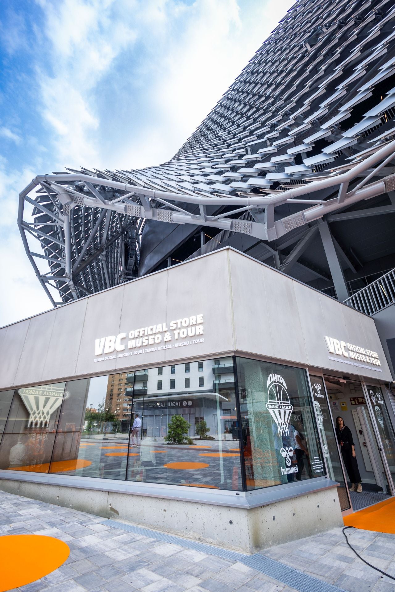 El Valencia Basket estrena nueva tienda en el Roig Arena