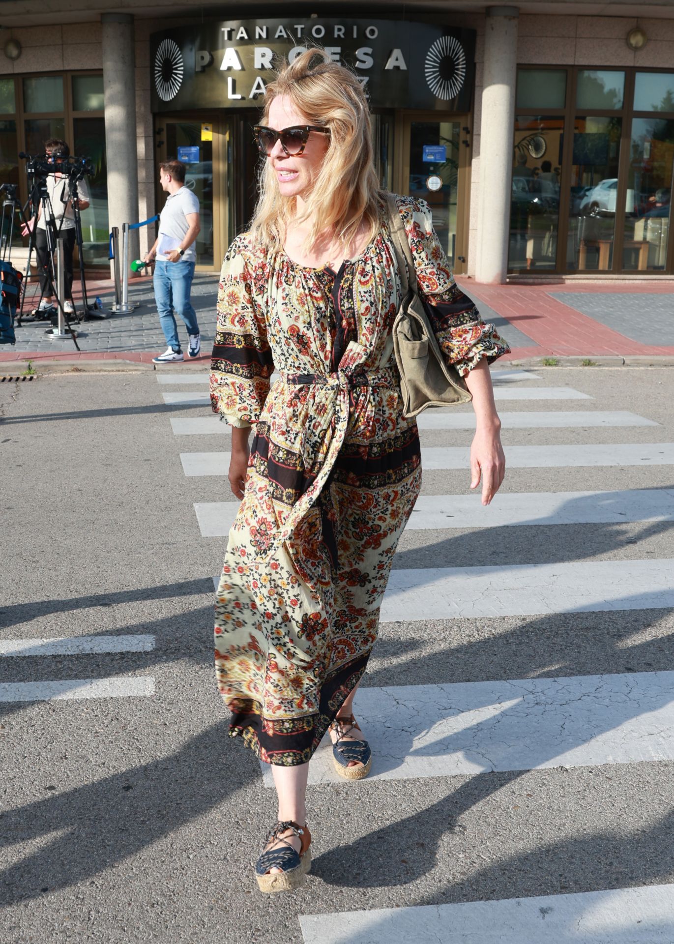 FOTOS | Familiares y amigos dan el último adiós a Verónica Echegui en el tanatoio de La Paz