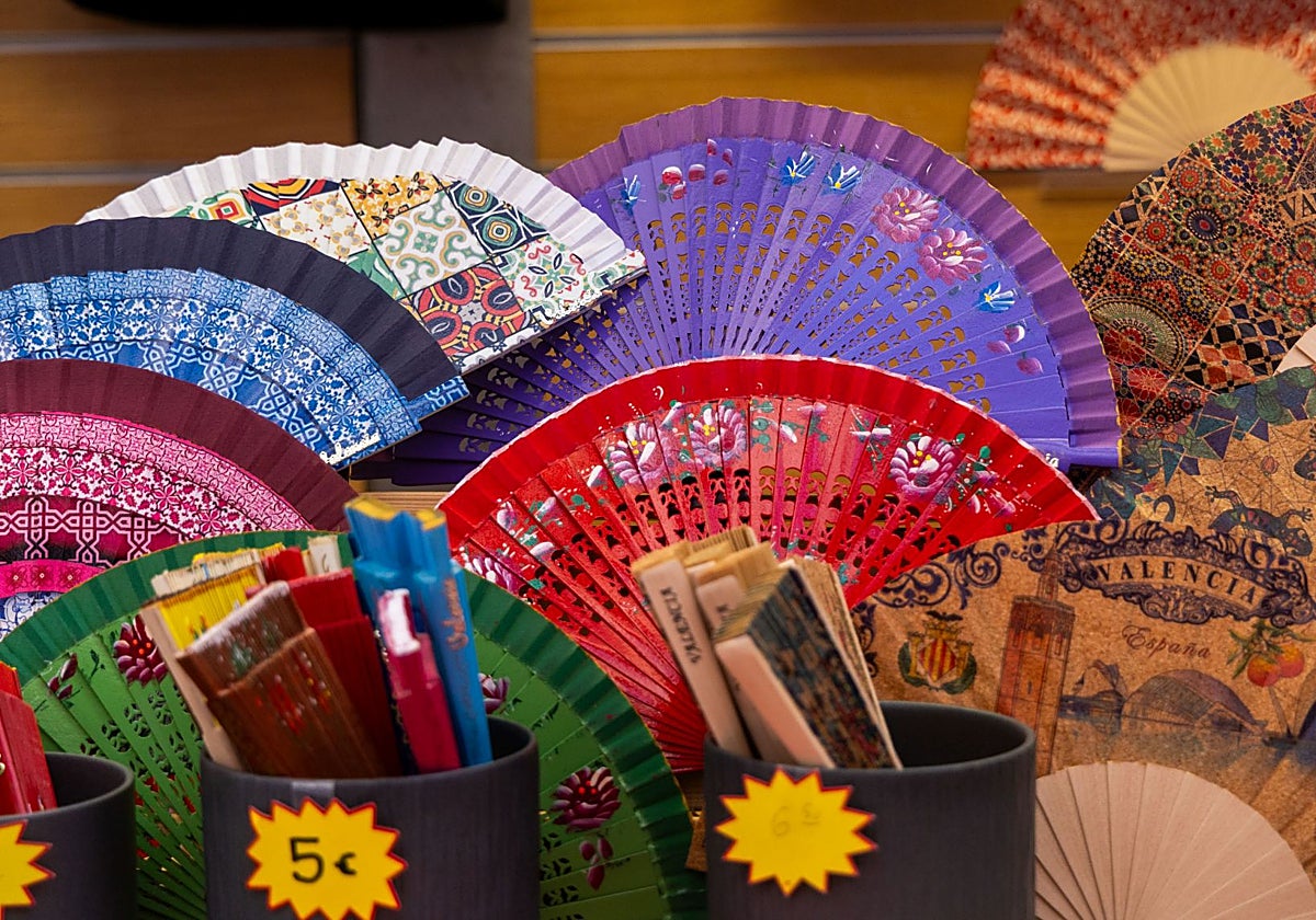 Abanicos en la tienda 'La Tendeta' en la Plaza Redonda.
