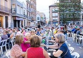 Merienda en el Mercado Municipal.