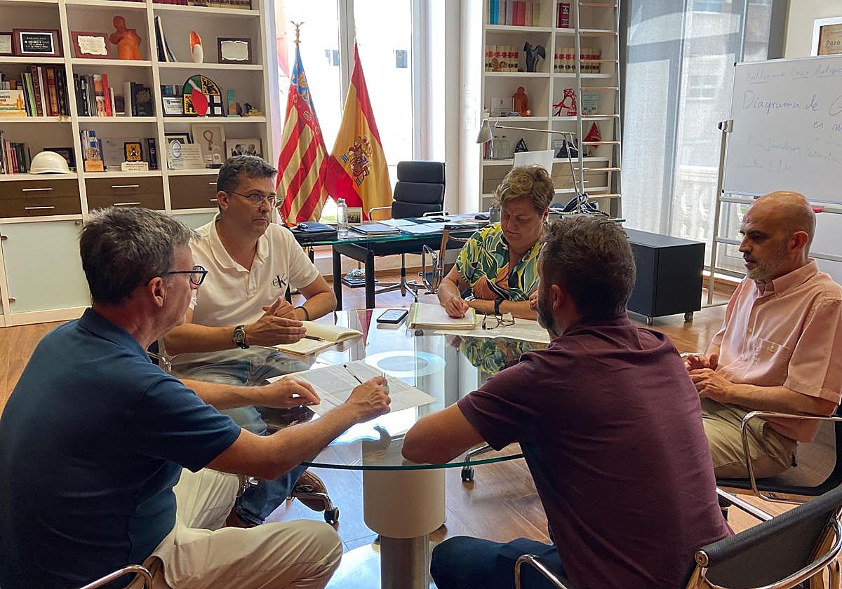 Reunión en el Ayuntamiento de Alfafar con los miembros de la empresa de agua.