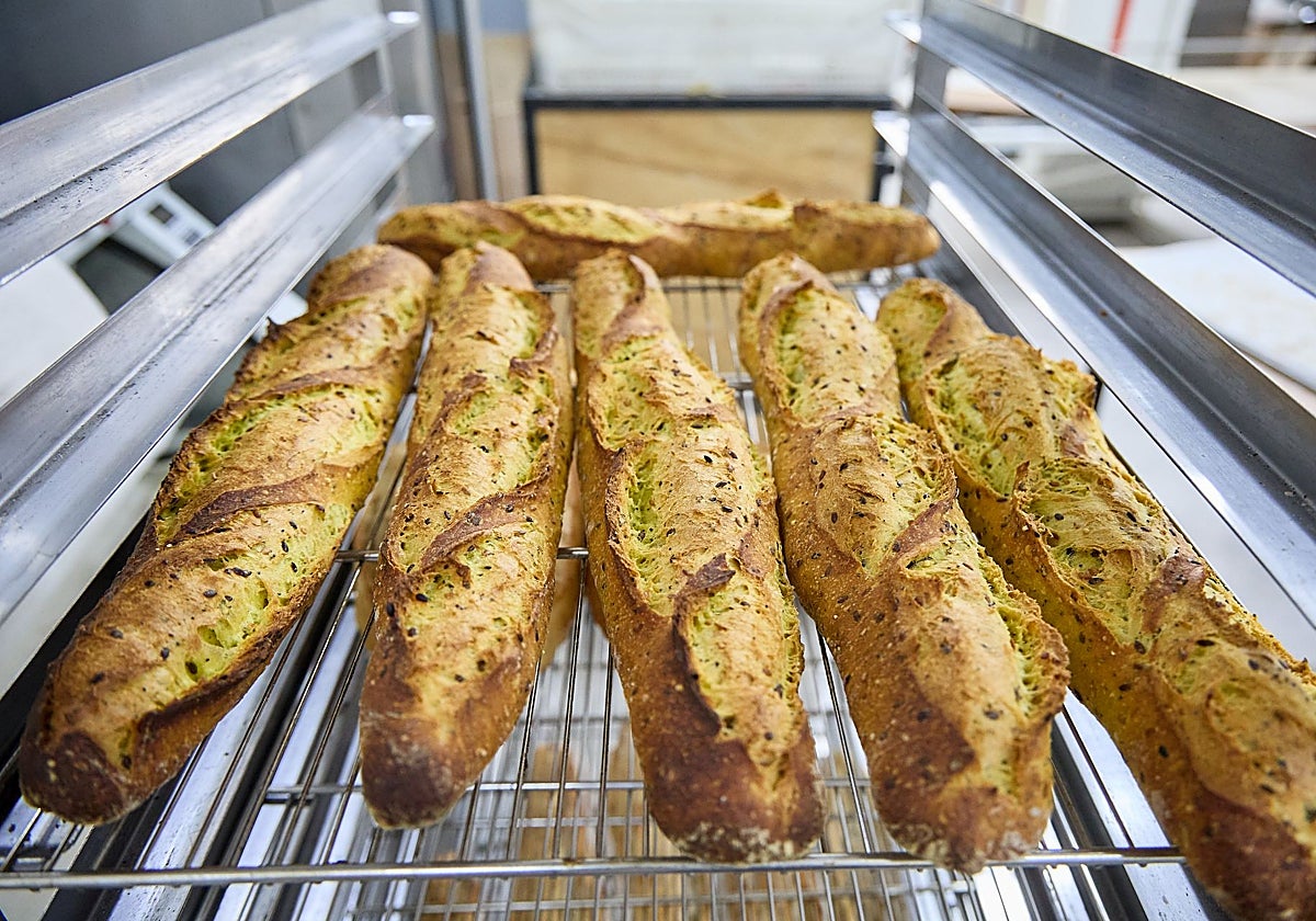 Pan de paella recién horneado.