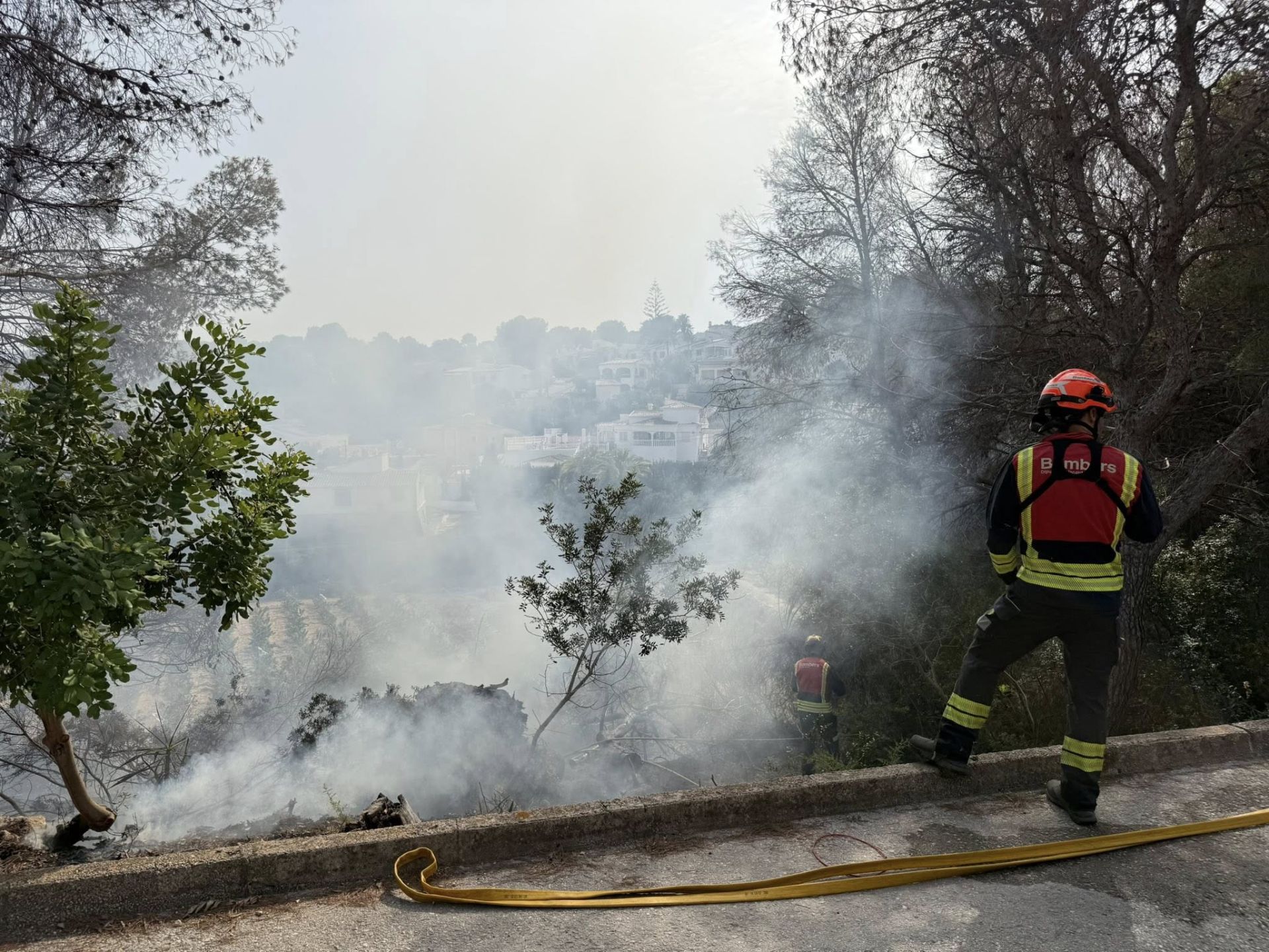 Las tareas de extinción del incendio.