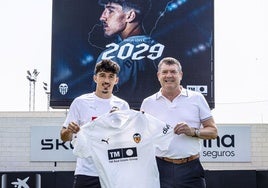 Diego López, con Ron Gourlay.