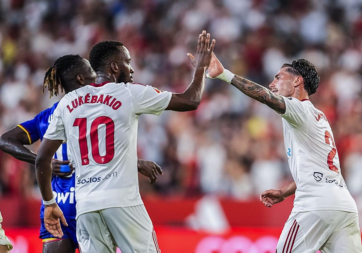 El Sevilla celebra el gol en propia de Juan Iglesias.