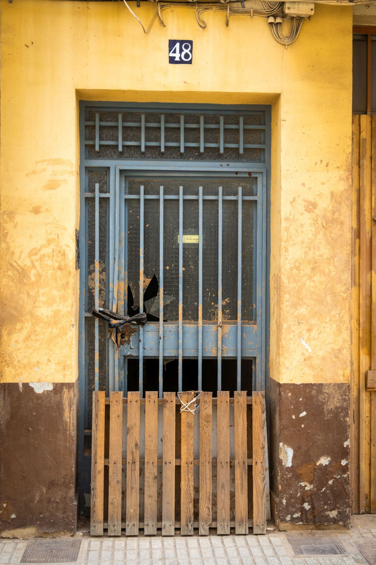 FOTOS | Las dos casas de Paiporta afectadas por la dana que han sido ocupadas