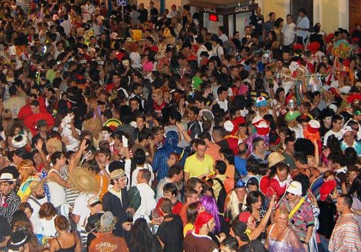 Noche de disfraces en Rafelbunyol, en una imagen de archivo.