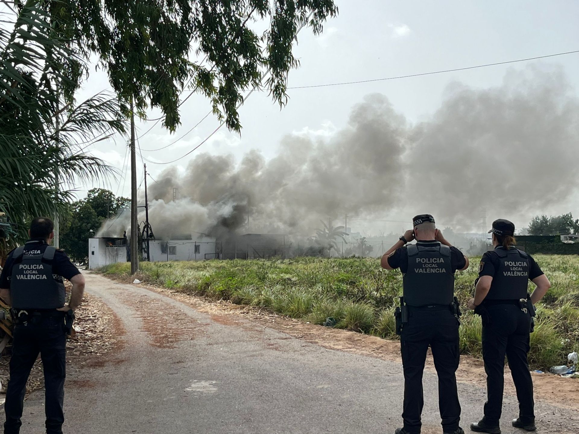 FOTOS | Incendio de una alquería en Carpesa