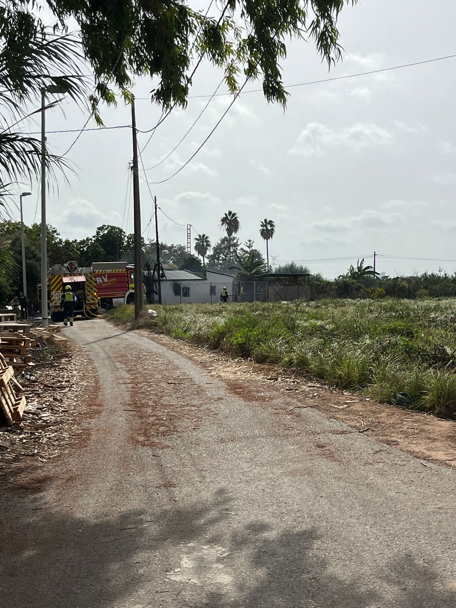 FOTOS | Incendio de una alquería en Carpesa