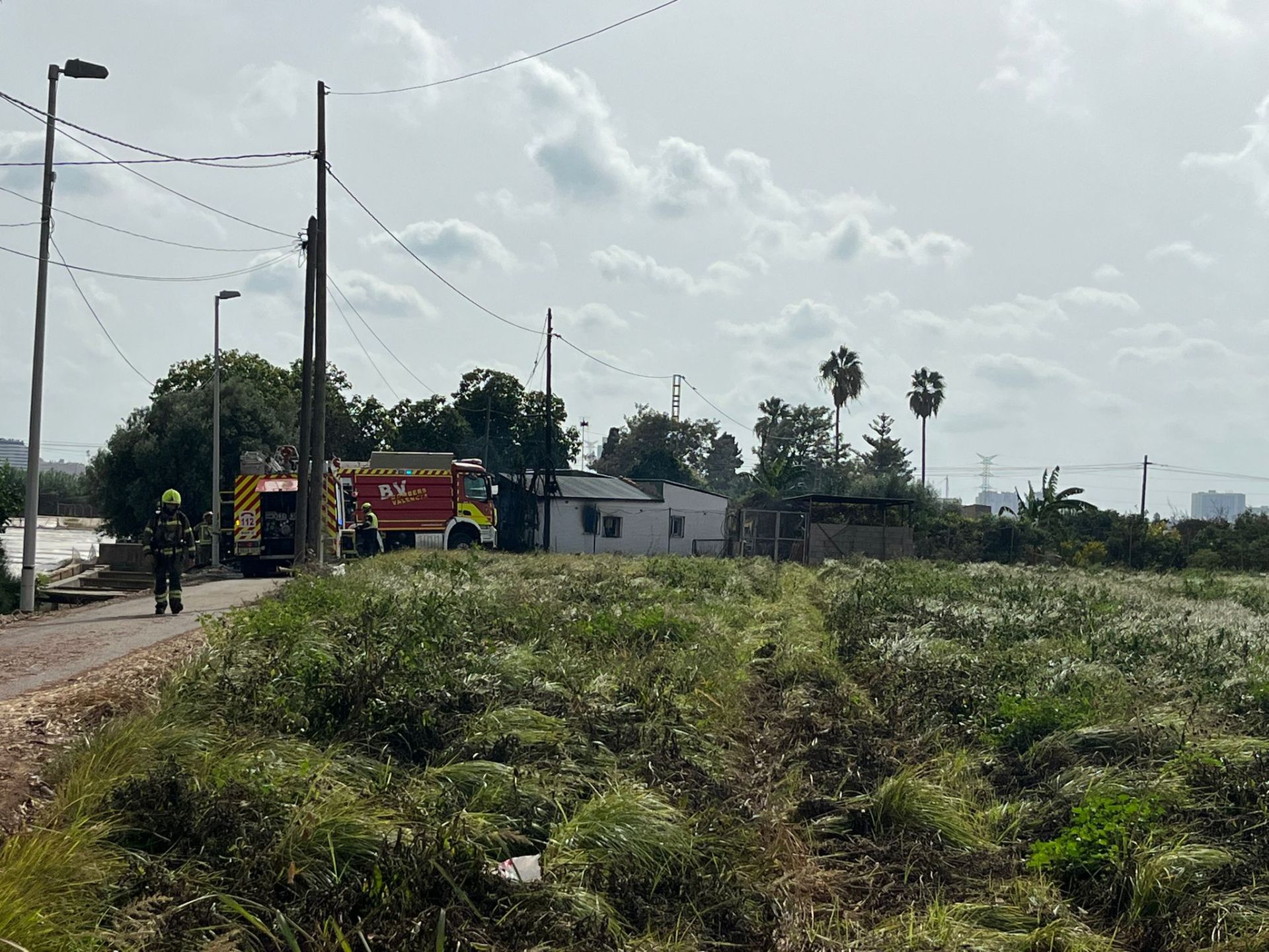 FOTOS | Incendio de una alquería en Carpesa