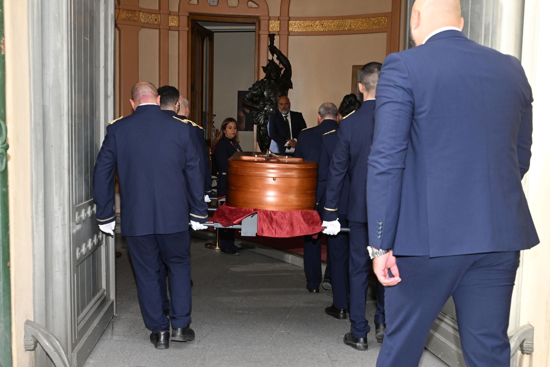 Fotos: desfile de famosos para dar el último adiós a Manolo de la Calva (Dúo Dinámico)