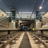 Interior de la estación de metro de la línea 5 y 7.
