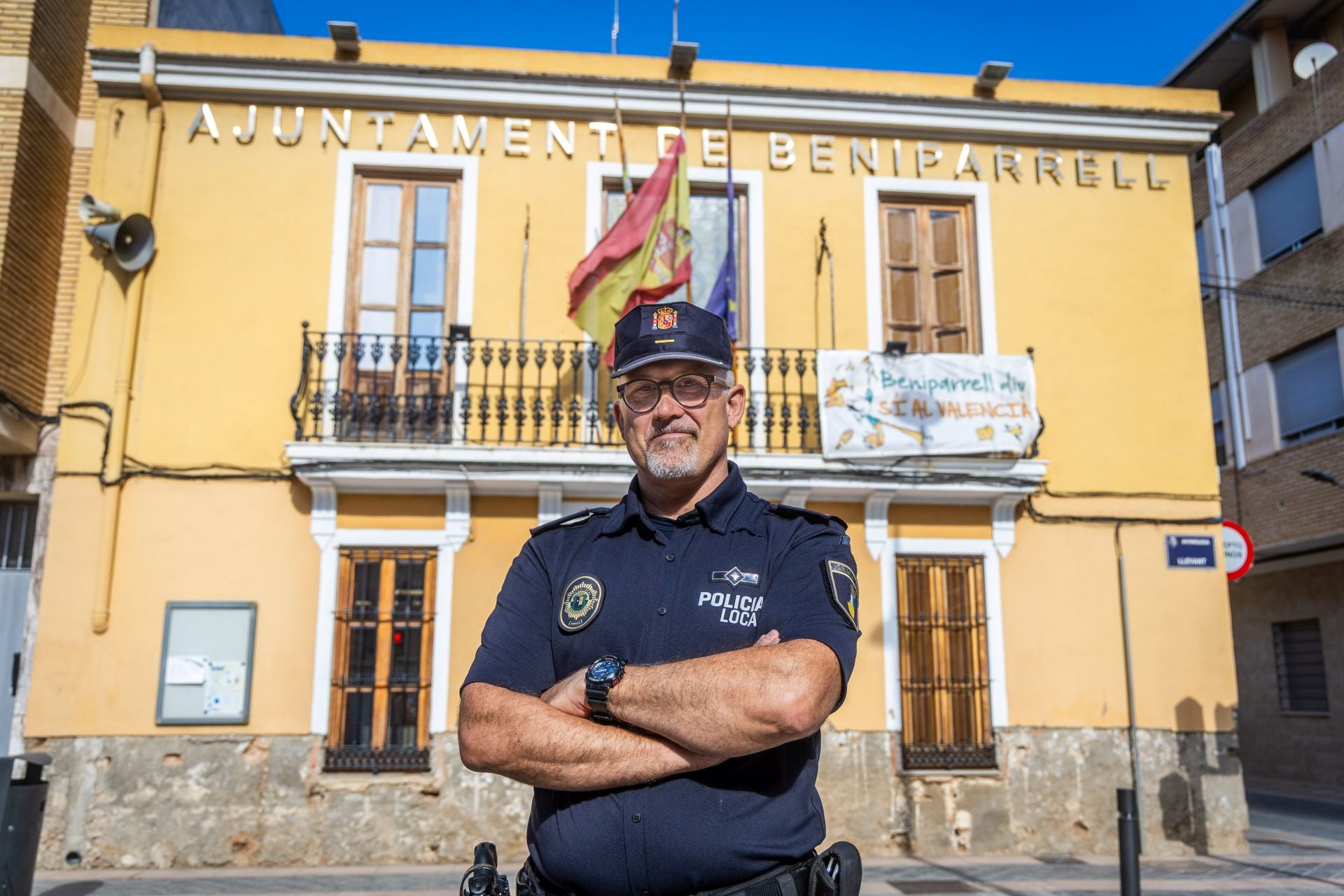 Salvador Bartolomé, en las puertas del Ayuntamiento de Beniparrell.