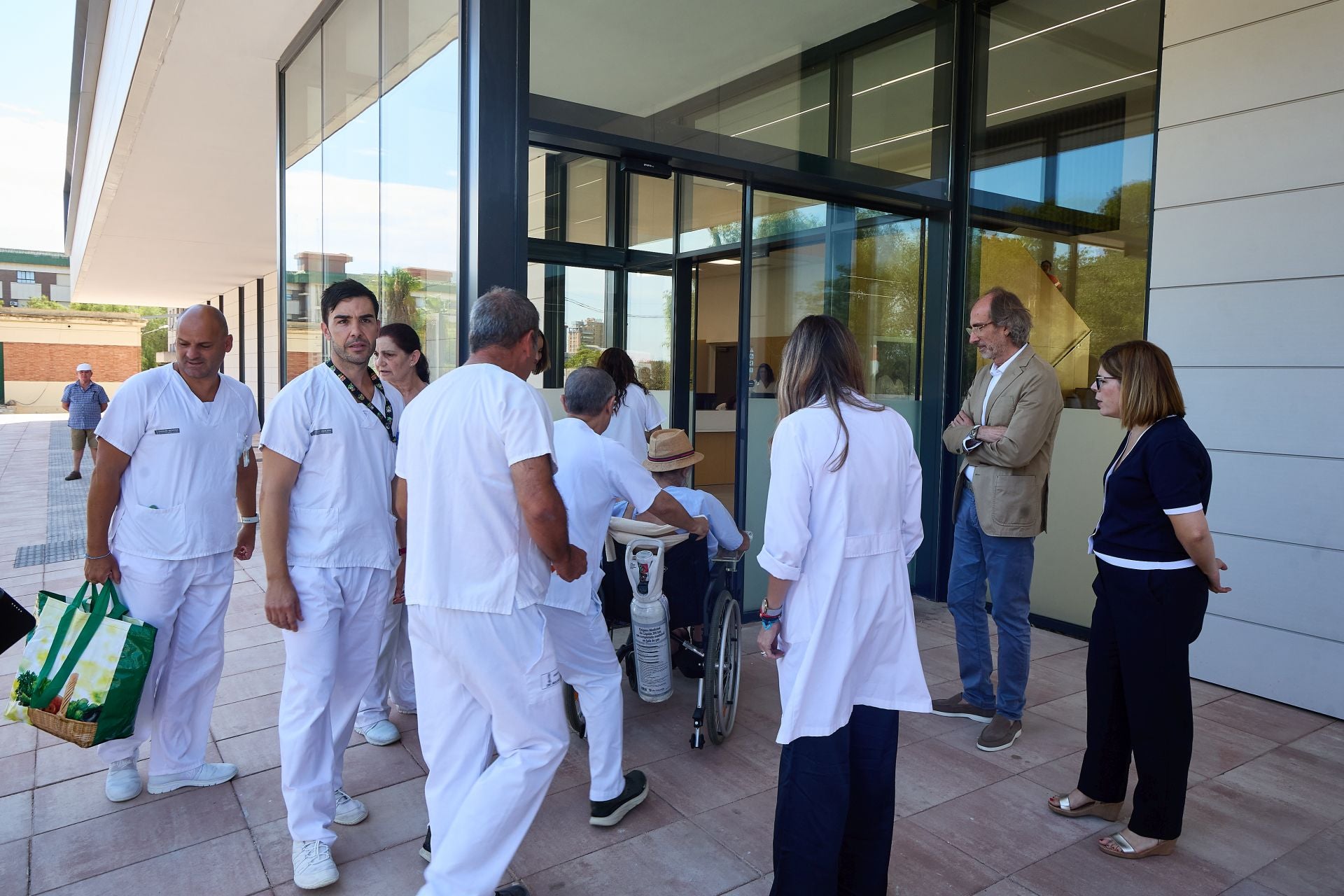 Fotos | El cierre del Doctor Moliner culmina con el traslado de los últimos quince pacientes