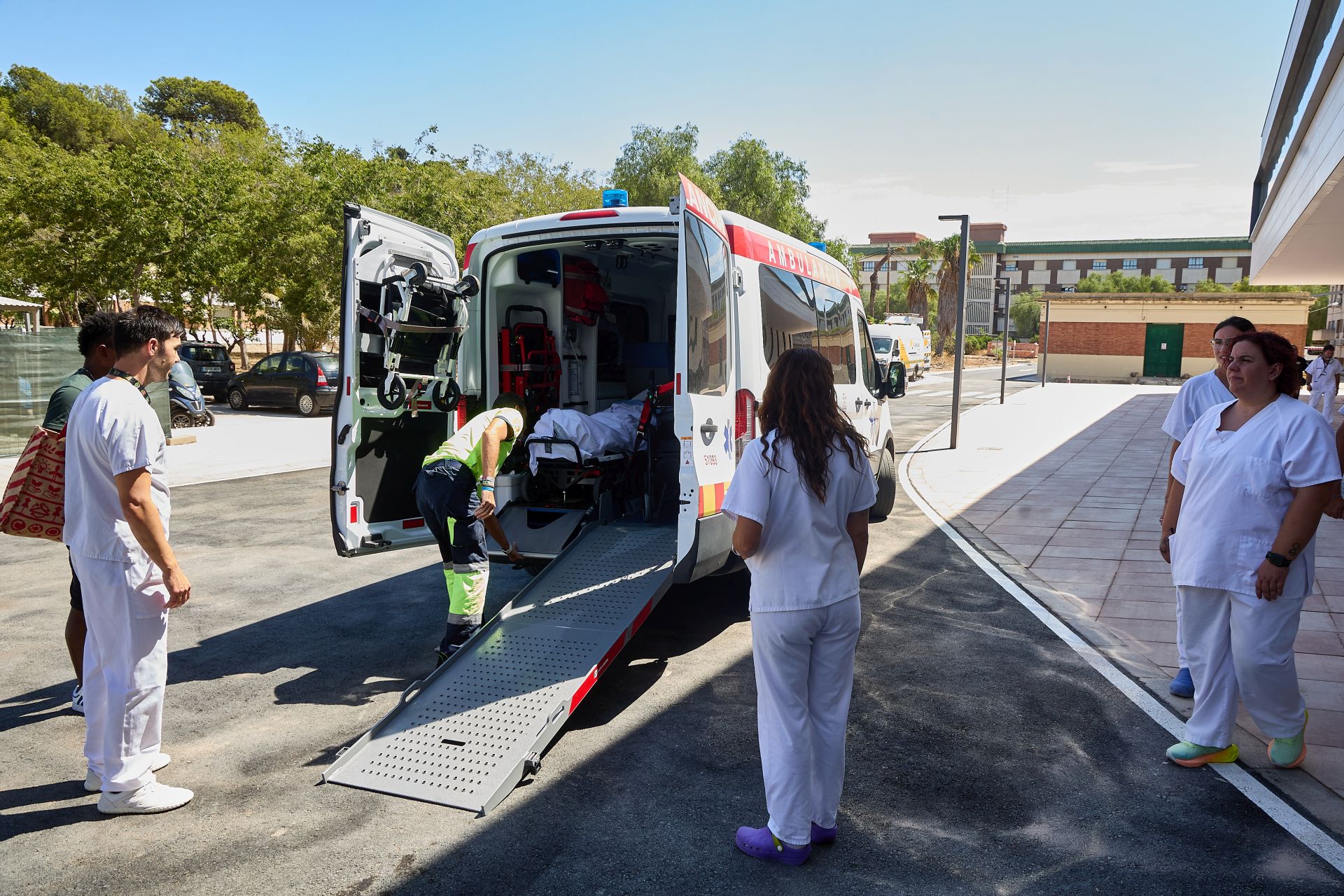 Fotos | El cierre del Doctor Moliner culmina con el traslado de los últimos quince pacientes