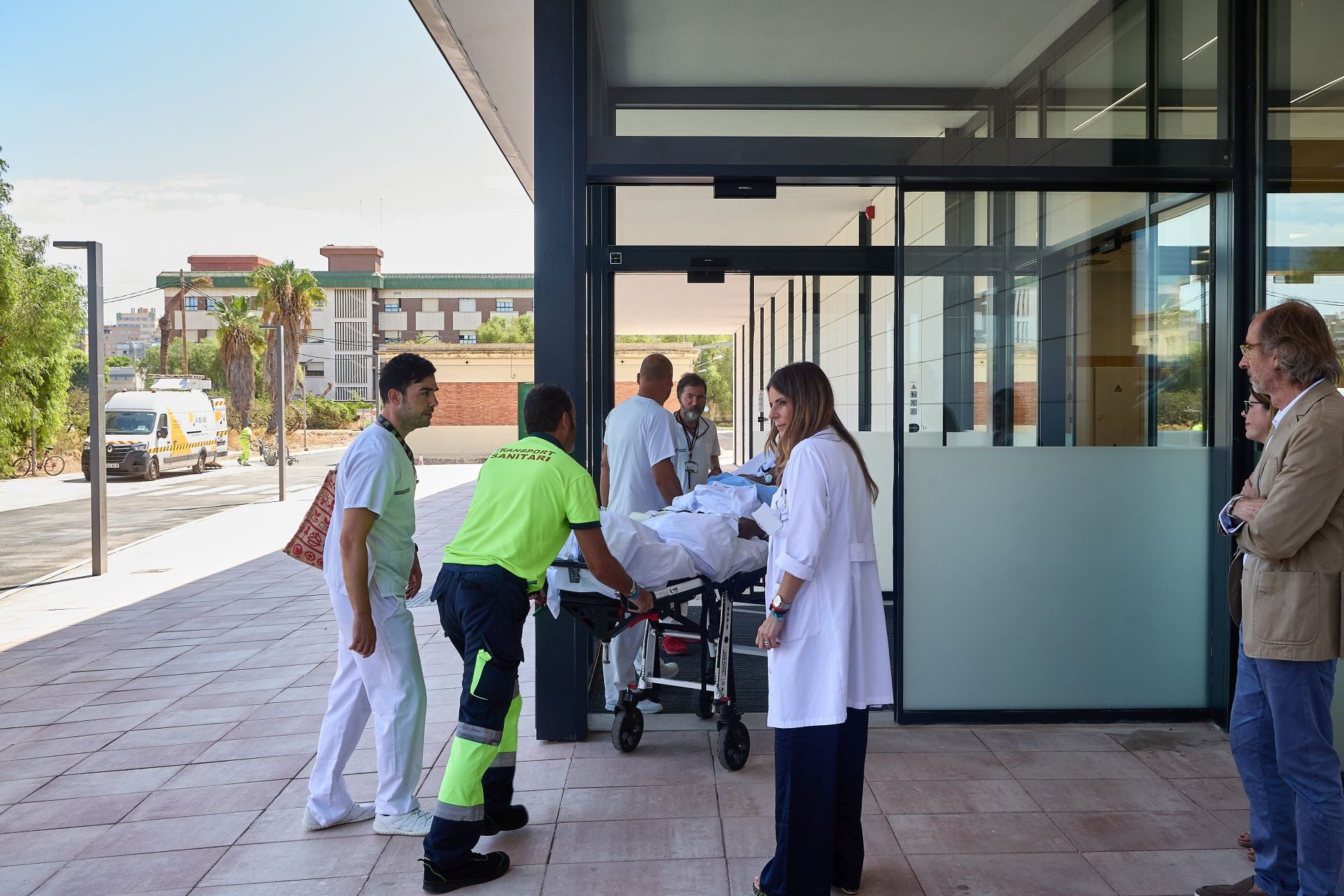 Fotos | El cierre del Doctor Moliner culmina con el traslado de los últimos quince pacientes