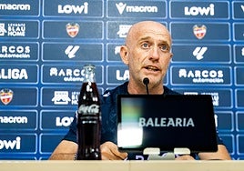 Julián Calero, durante la rueda de prensa ante el Barcelona.