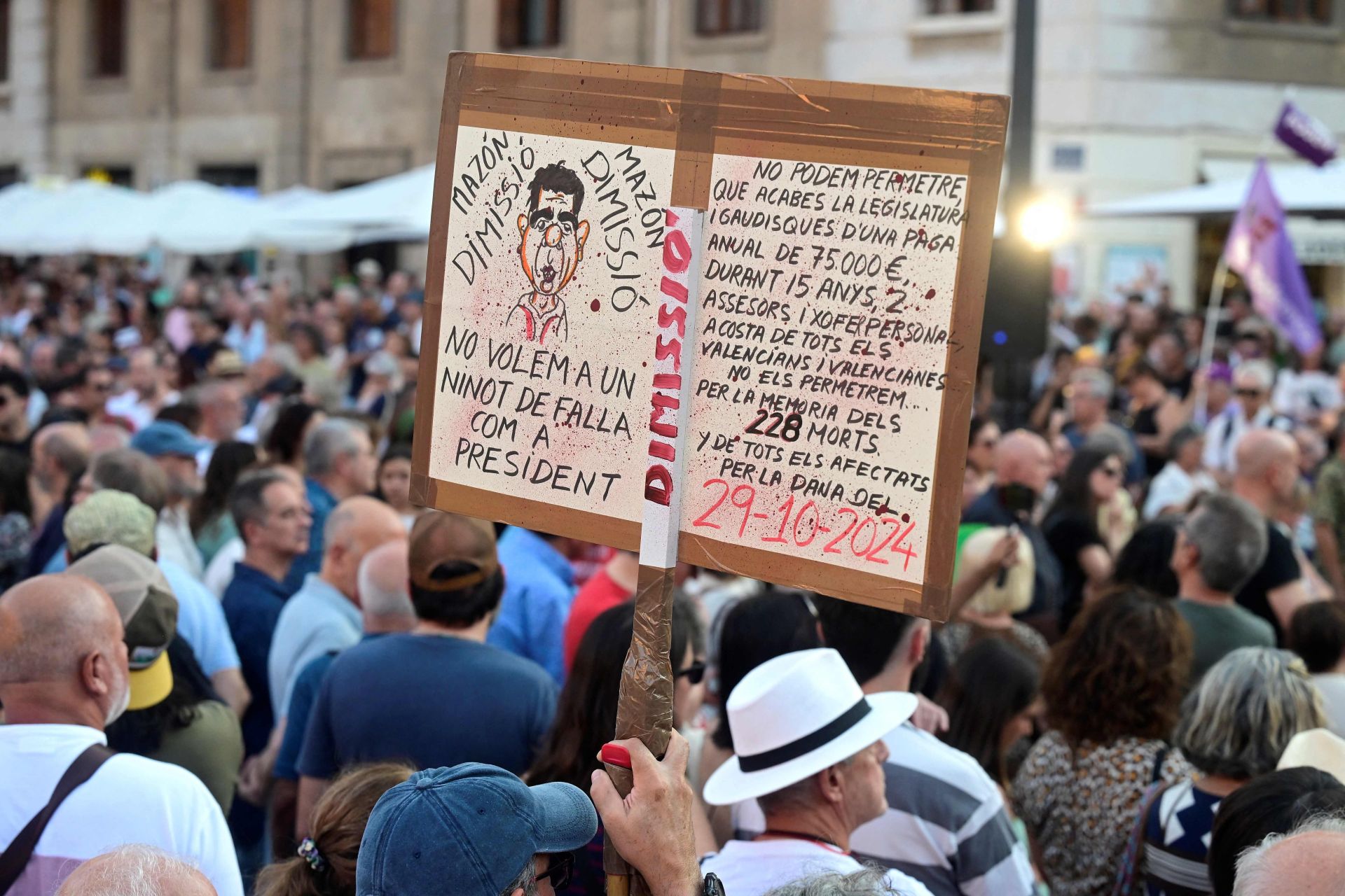 FOTOS | La décima manifestación contra Mazón en Valencia, diez meses después de la dana