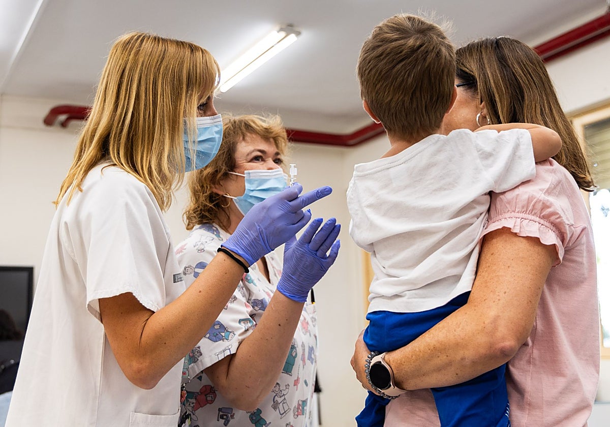 Campaña de vacunación del curso pasado en un colegio valenciano.