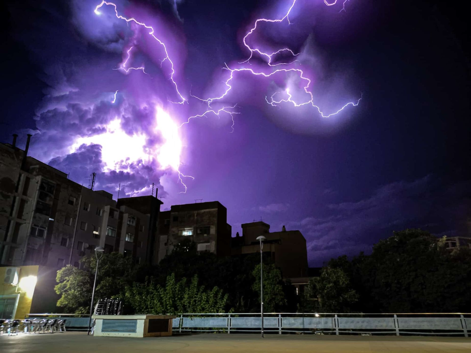 Espectaculares imágenes de la tormenta eléctrica en Valencia