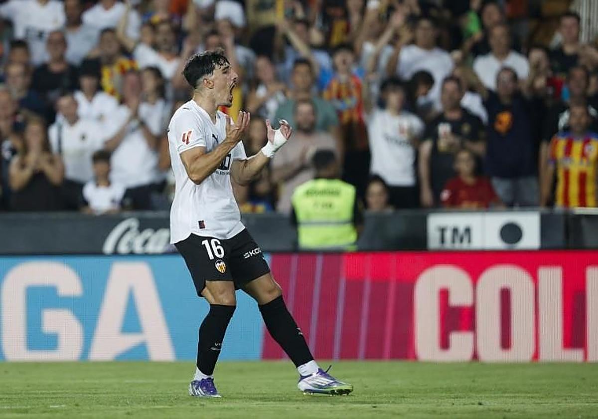 Diego López celebra su gol ante la Real.