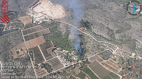 Controlado el incendio forestal de Benimodo tras la rápida intervención de los servicios de emergencia