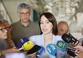 Morant atiende a medios de comunicación en Sevilla.