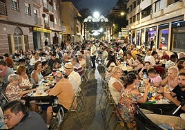 El 'sopar popular faixat' contó con más de 2.500 asistentes.