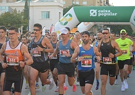 Varios corredores, durante la Volta a Peu de Quart de Poblet en 2024.