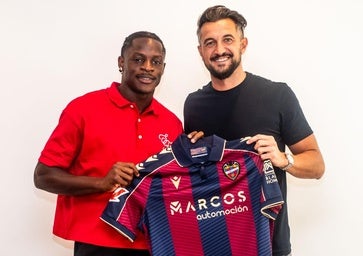 Etta Eyong, el delantero estrella para el Levante