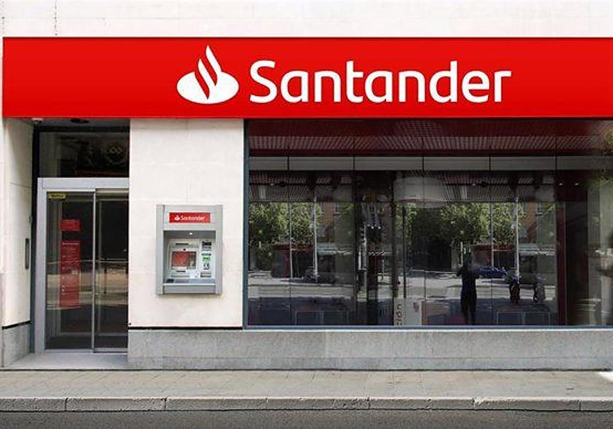 Oficina banco Santander en una imagen de archivo.