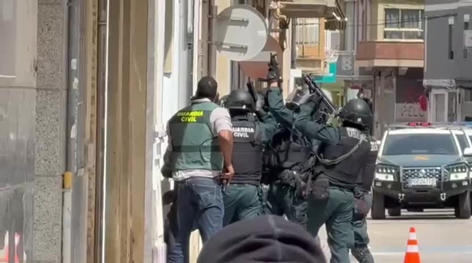 La Guardia Civil asalta el domicilio del autor del tiroteo de Alfafar tras 14 horas de despliegue policial