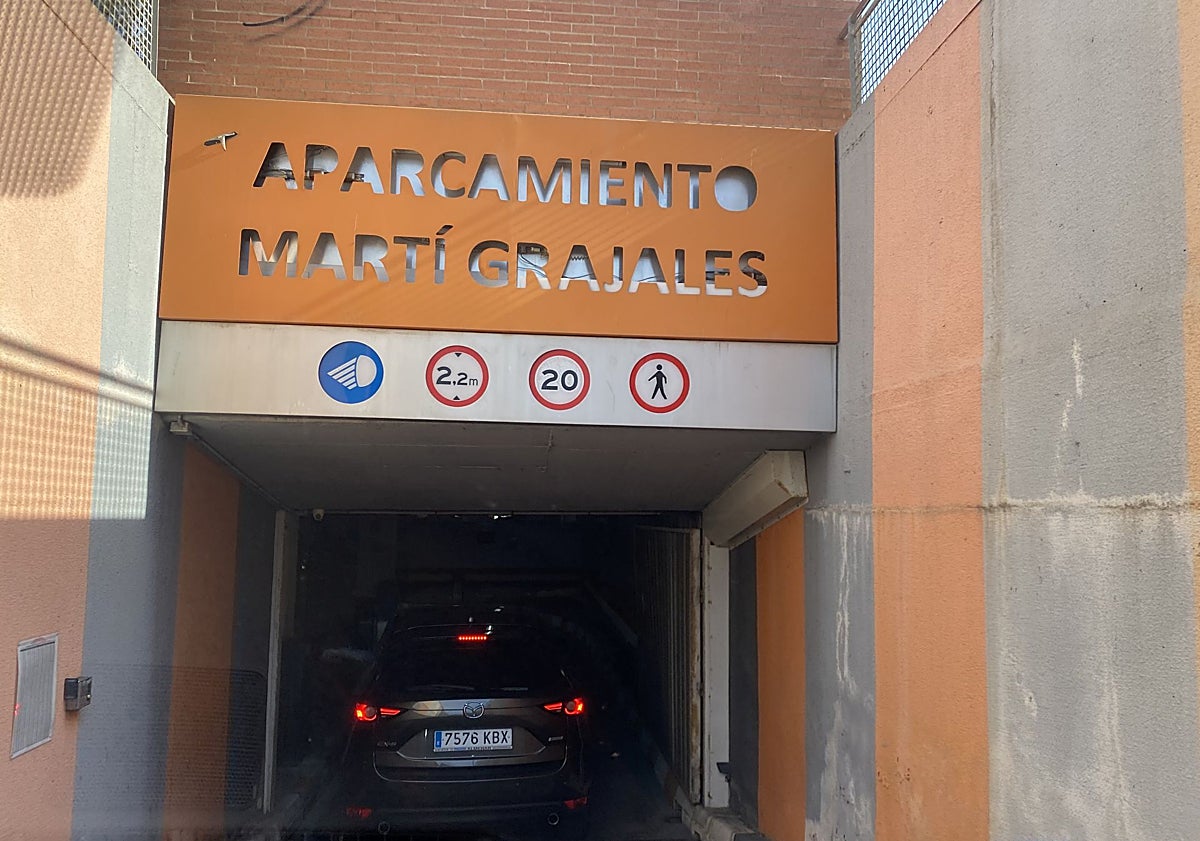 Imagen principal - Aparcamiento de Martí Grajales, junto al mercado del Cabanyal.