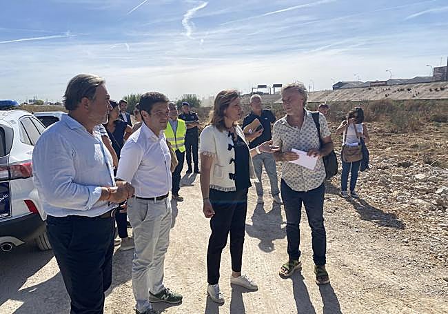 Catalá, en una zona donde se está limpiando.