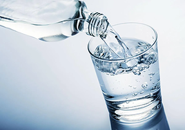 Agua con gas, imagen de recurso.