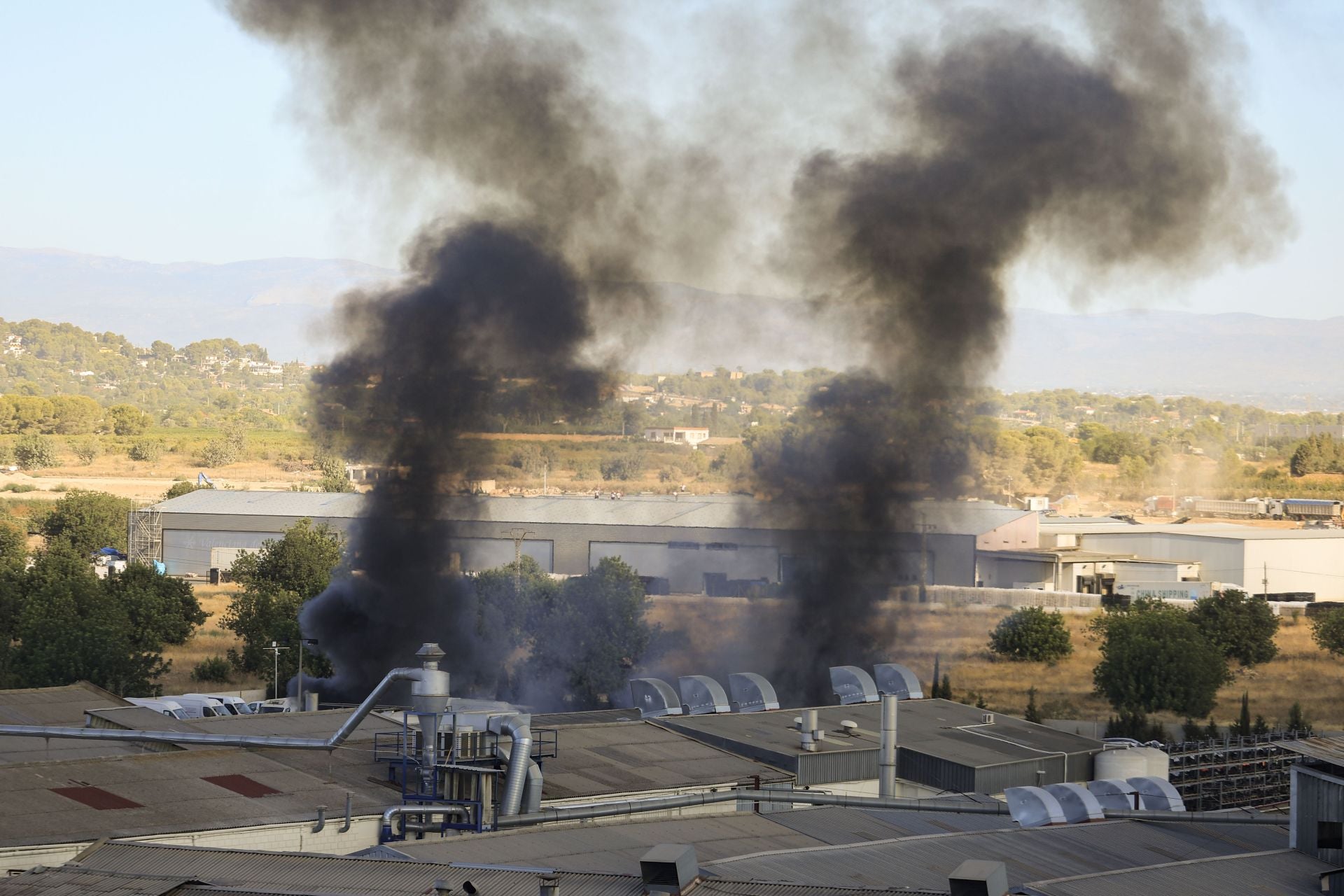 Incendio en un desguace de Quart de Poblet