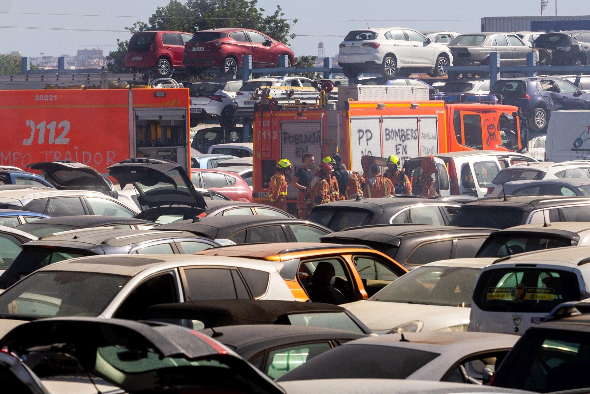 Incendio en un desguace de Quart de Poblet