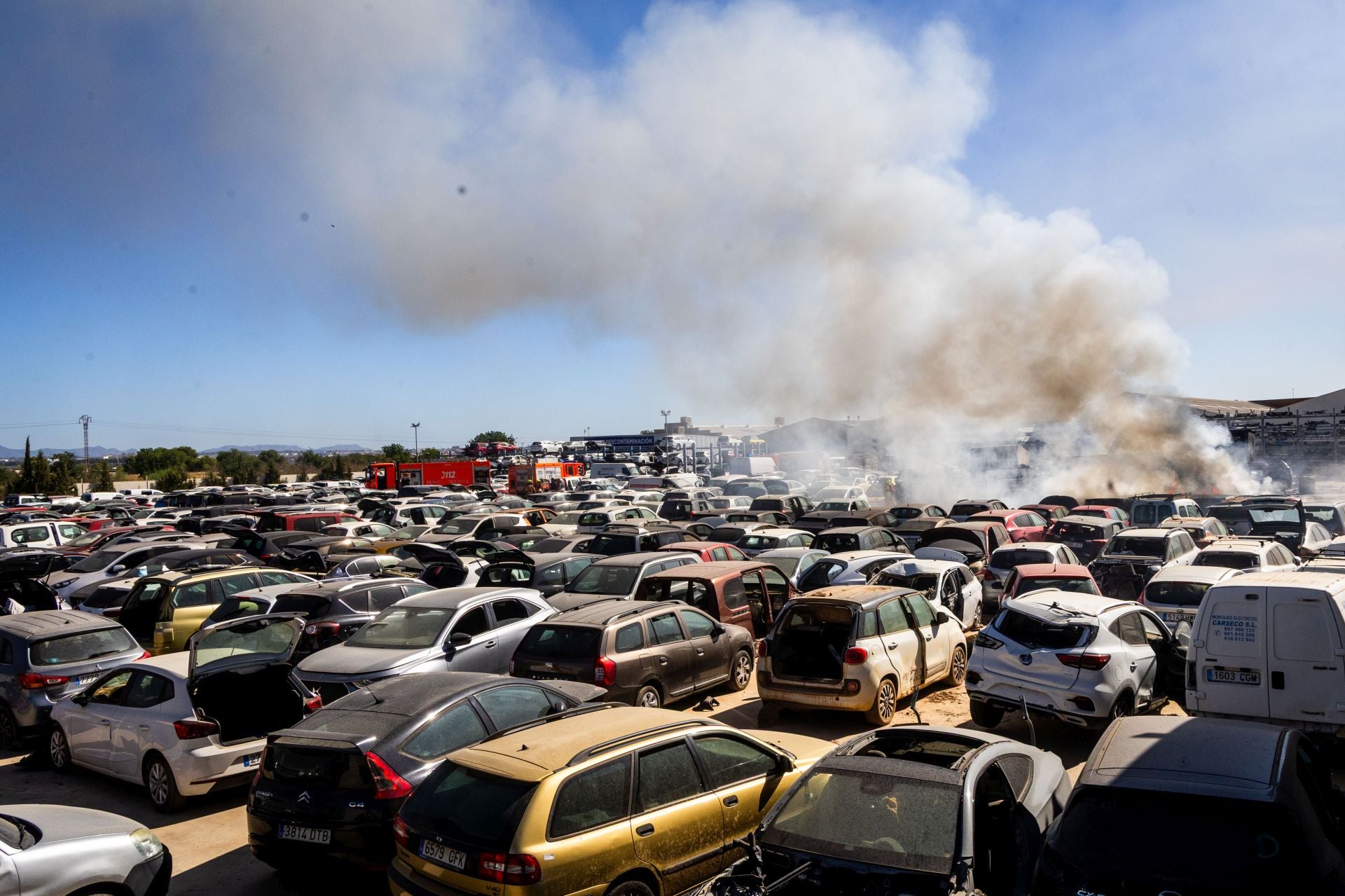 Incendio en un desguace de Quart de Poblet