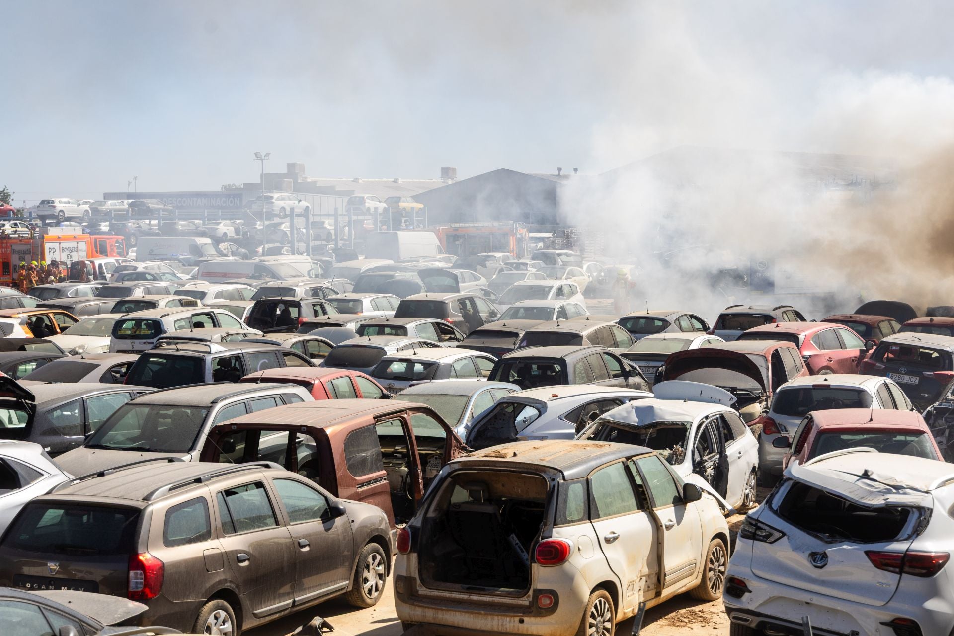 Incendio en un desguace de Quart de Poblet