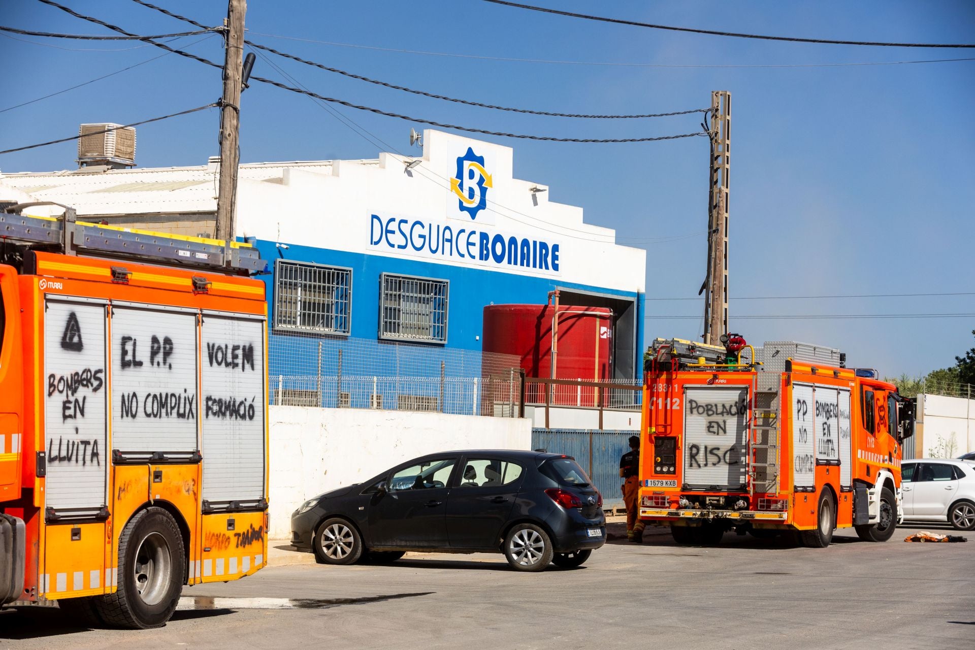 Incendio en un desguace de Quart de Poblet