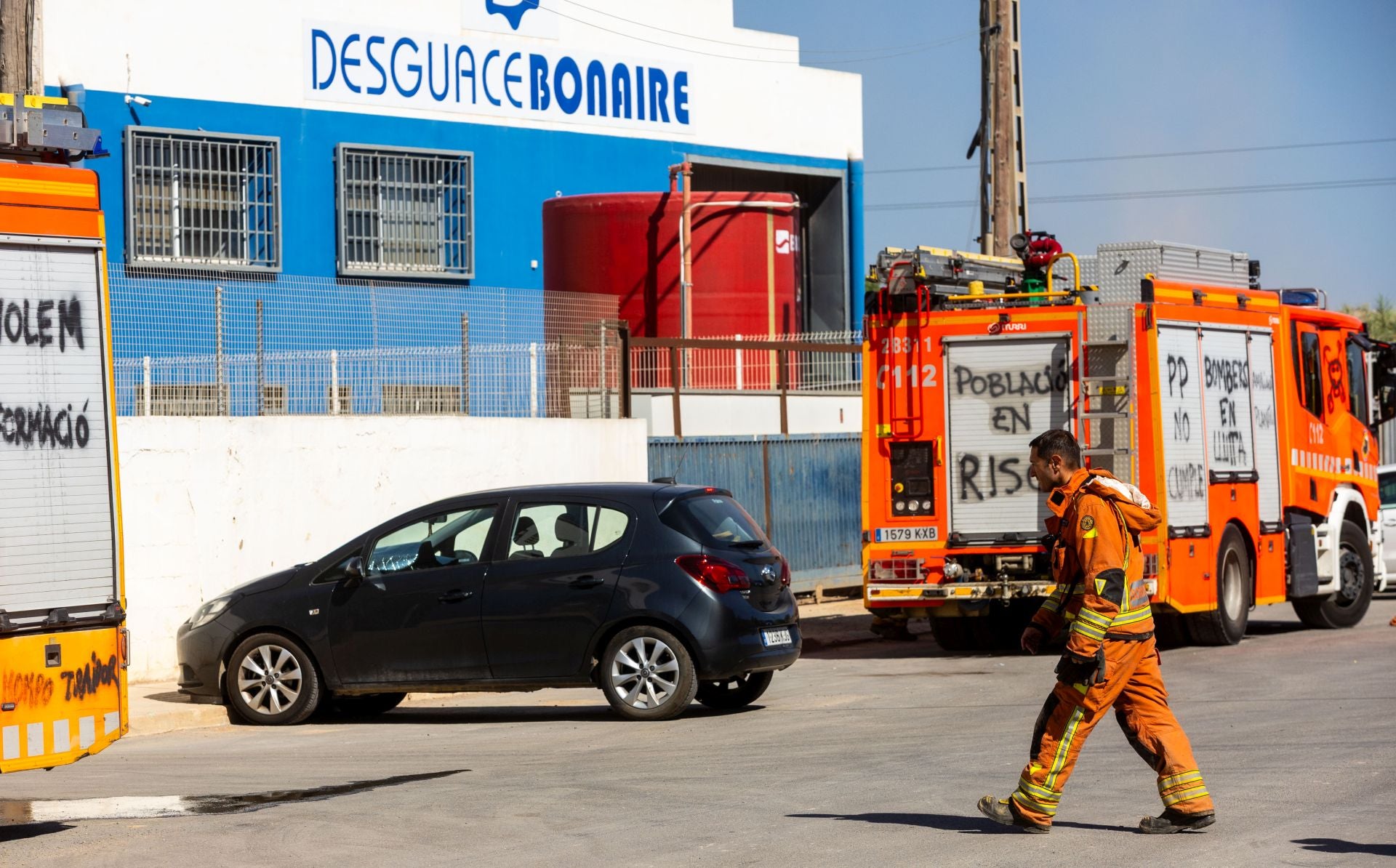 Incendio en un desguace de Quart de Poblet